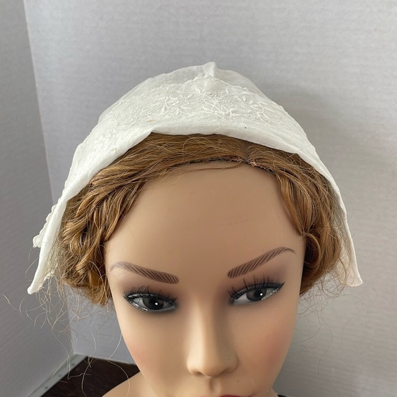 Antique/Victorian era light cotton/linen, embroidered, cap/bonnet - Picture 1 of 9